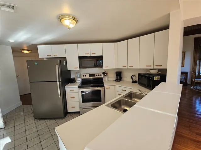 $1,900 | 364 Bellevue Avenue, Unit W201S, Newport, RI 02840