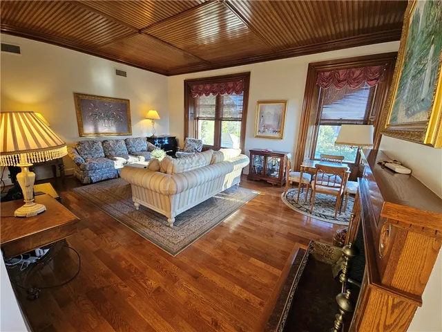 $1,900 | 364 Bellevue Avenue, Unit W201S, Newport, RI 02840