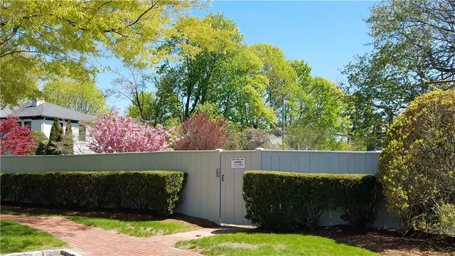 $1,900 | 364 Bellevue Avenue, Unit W201S, Newport, RI 02840