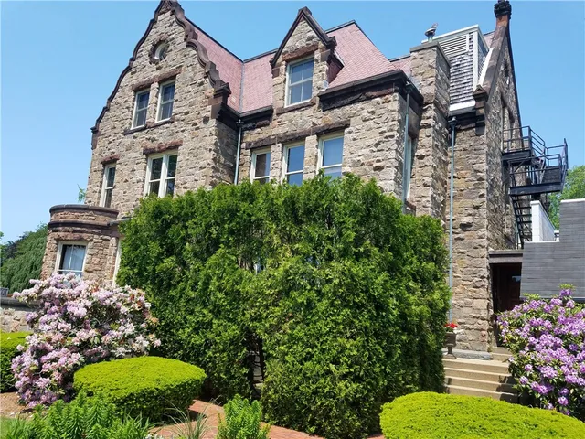 $1,900 | 364 Bellevue Avenue, Unit W201S, Newport, RI 02840