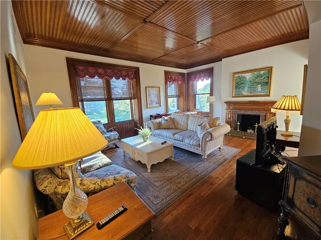 $1,900 | 364 Bellevue Avenue, Unit W201S, Newport, RI 02840