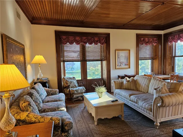 $1,900 | 364 Bellevue Avenue, Unit W201S, Newport, RI 02840