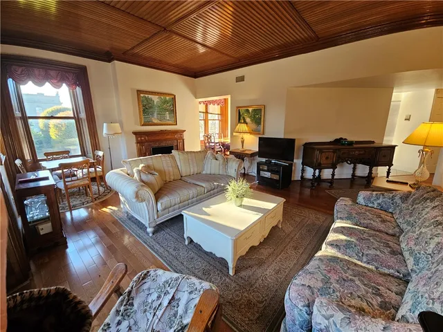 $1,900 | 364 Bellevue Avenue, Unit W201S, Newport, RI 02840