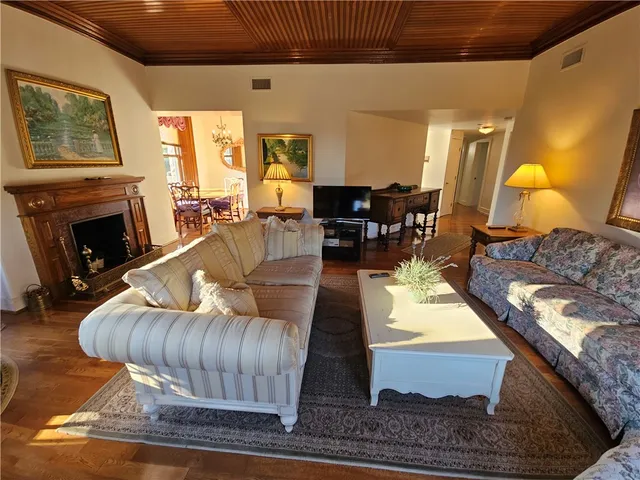 $1,900 | 364 Bellevue Avenue, Unit W201S, Newport, RI 02840