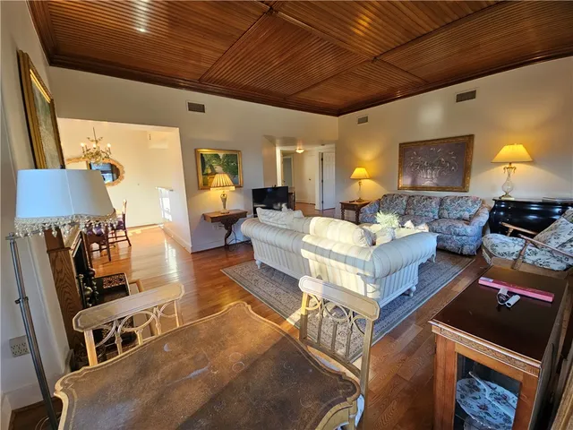 $1,900 | 364 Bellevue Avenue, Unit W201S, Newport, RI 02840