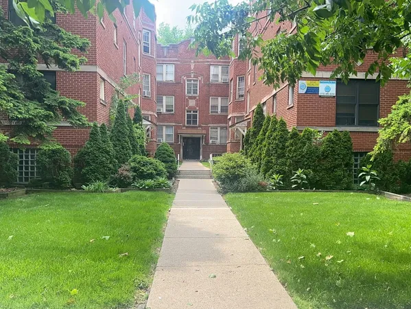 $1,300 | 3932 North Keeler Avenue, Unit 2A, Chicago, IL 60641