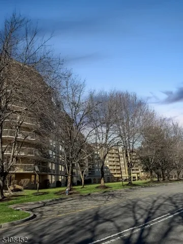 $380,000 | 10 Smith Manor Boulevard, Unit 418, West Orange, NJ 07052