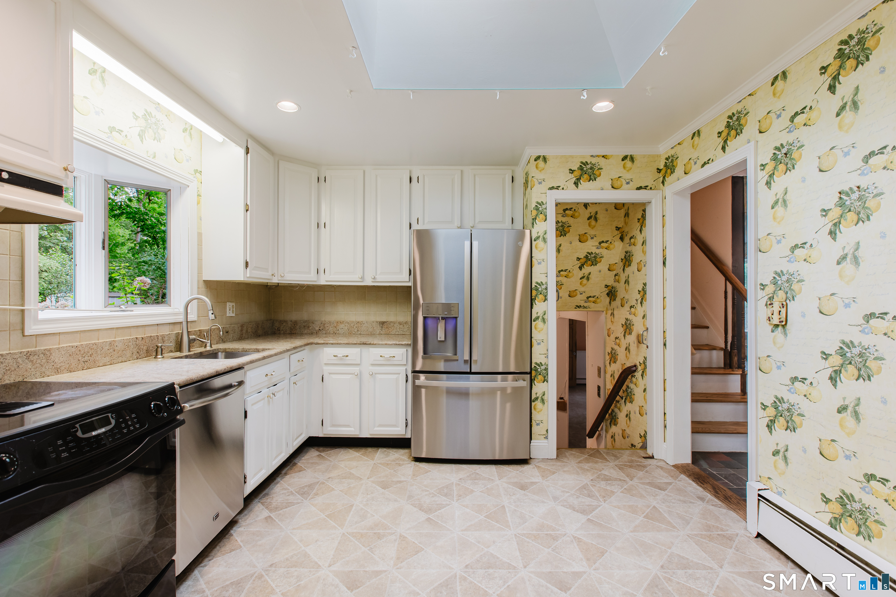 75 Westwood Road Stamford, CT 06902 - Photo 11 of 40 Large Eat-in Kitchen