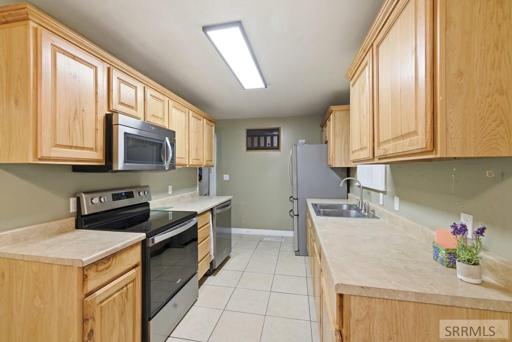 545 Collins Street Blackfoot, ID 83221 - Photo 12 of 57
