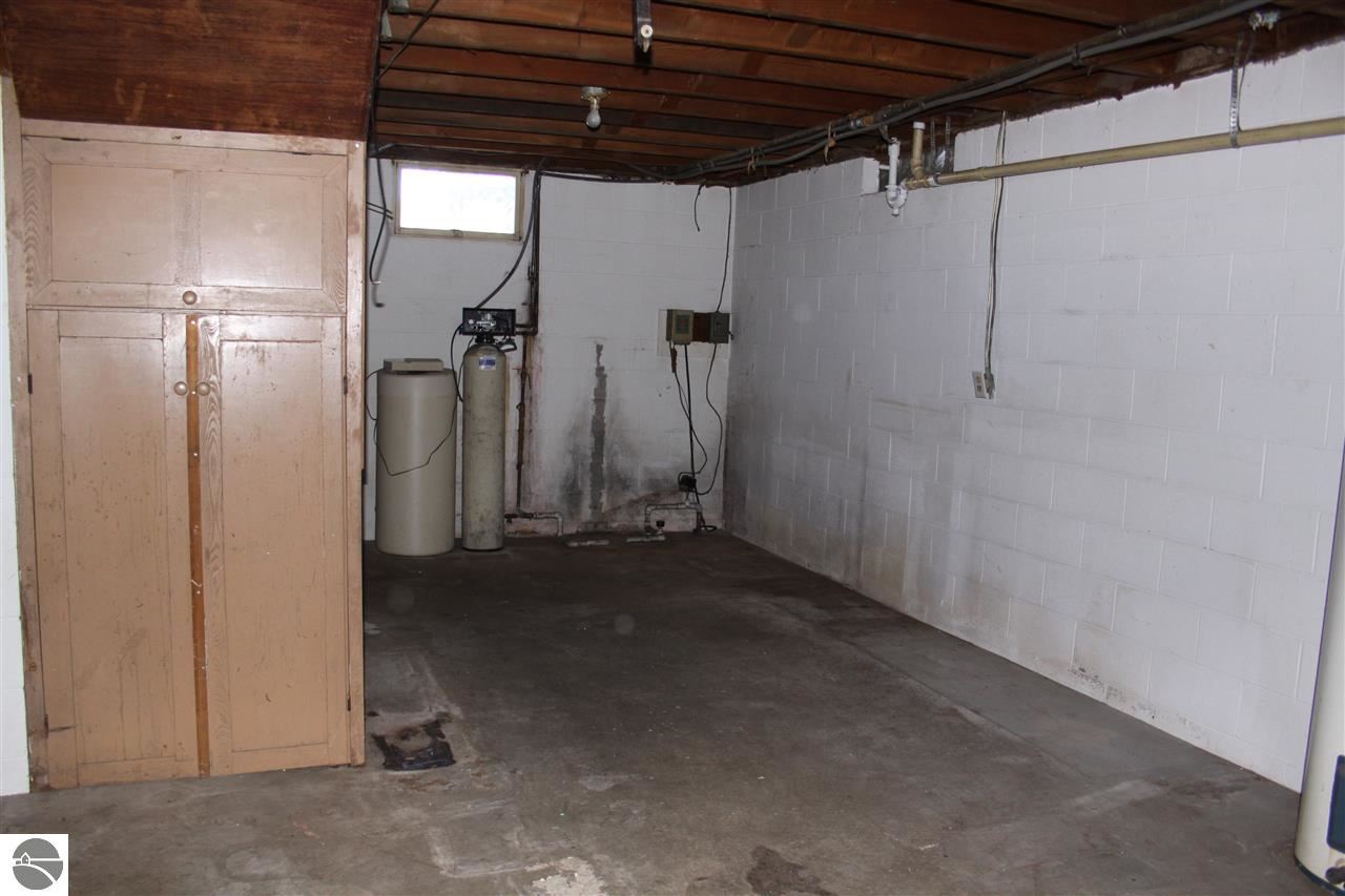 1137 Carlisle Road Traverse City, MI 49696 - Photo 22 of 24 1795412-21.JPG