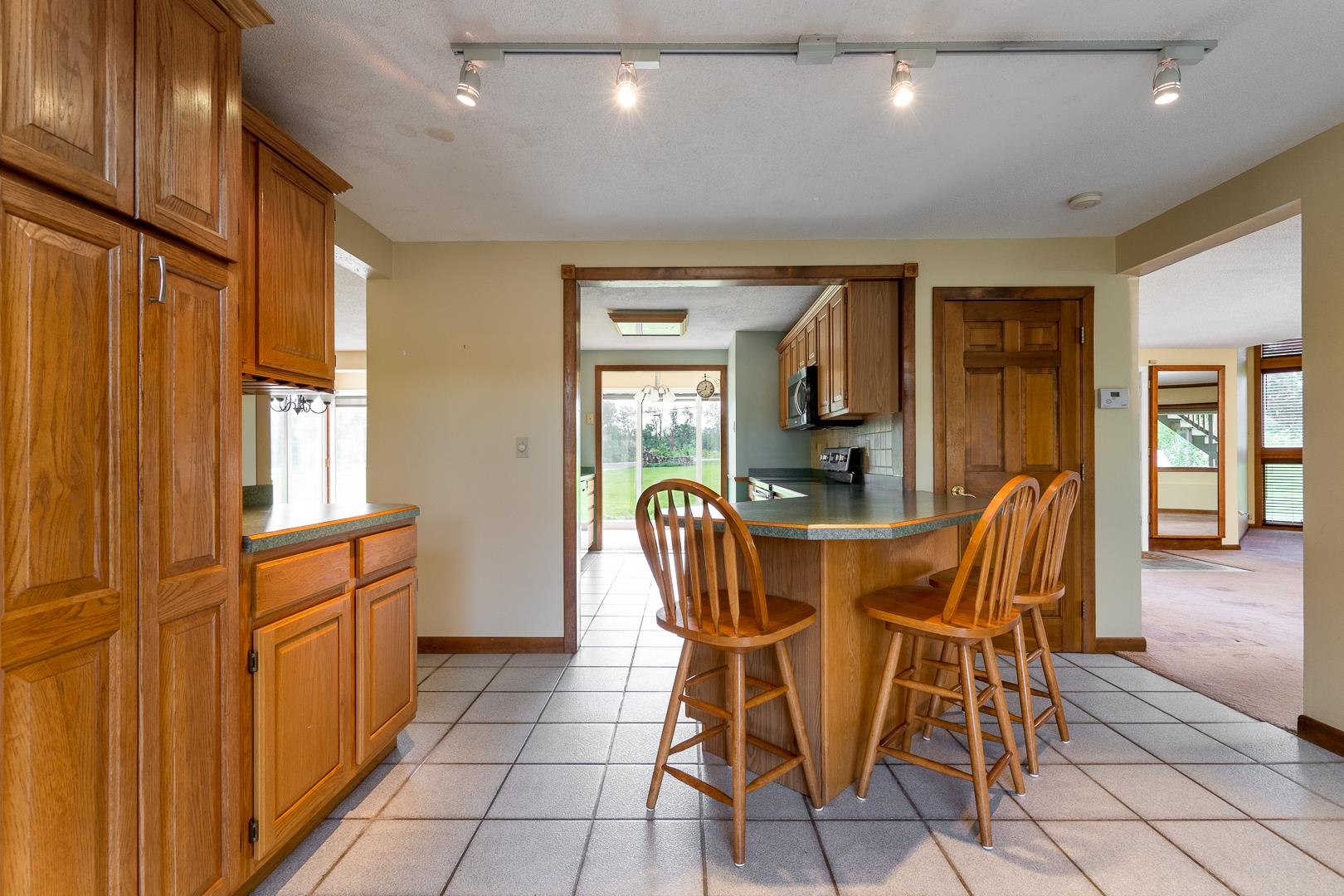 119 Addison Road Goffstown, NH 03045 - Photo 7 of 38