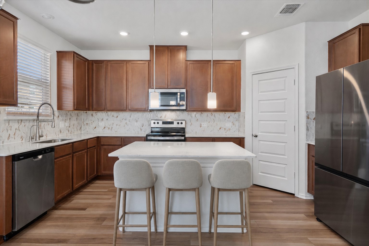 1032 Santiam Street Georgetown, TX 78626 - Photo 5 of 40 virtually staged photo