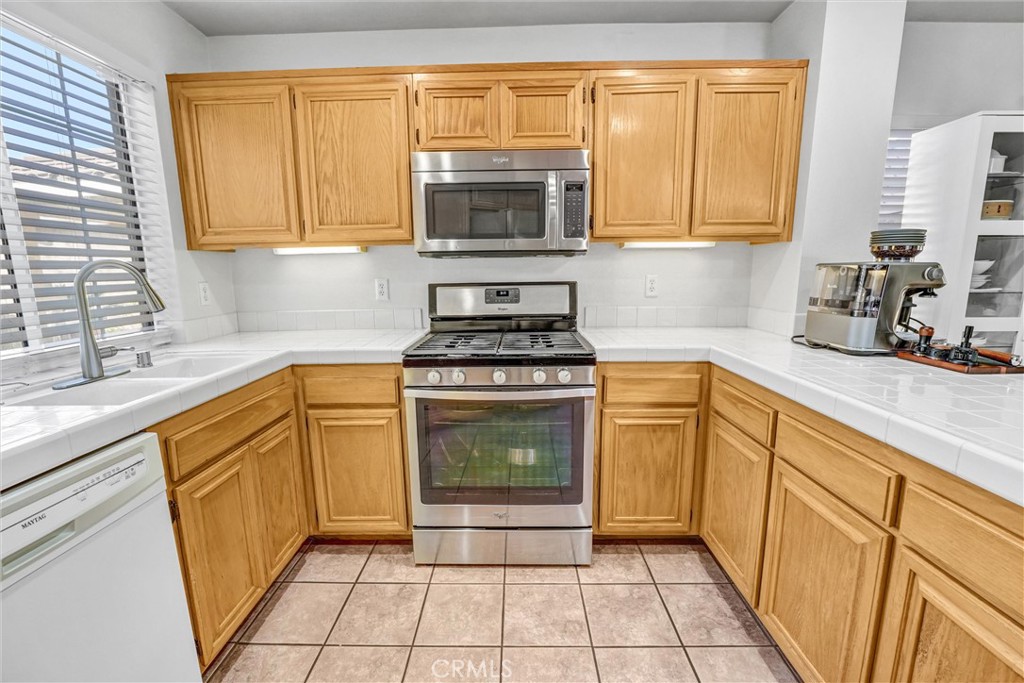 1744 Empty Saddle Road Simi Valley, CA 93063 - Photo 15 of 32