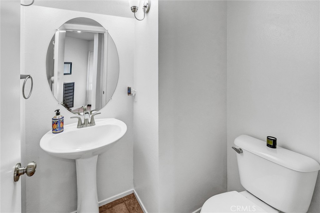 1744 Empty Saddle Road Simi Valley, CA 93063 - Photo 19 of 32