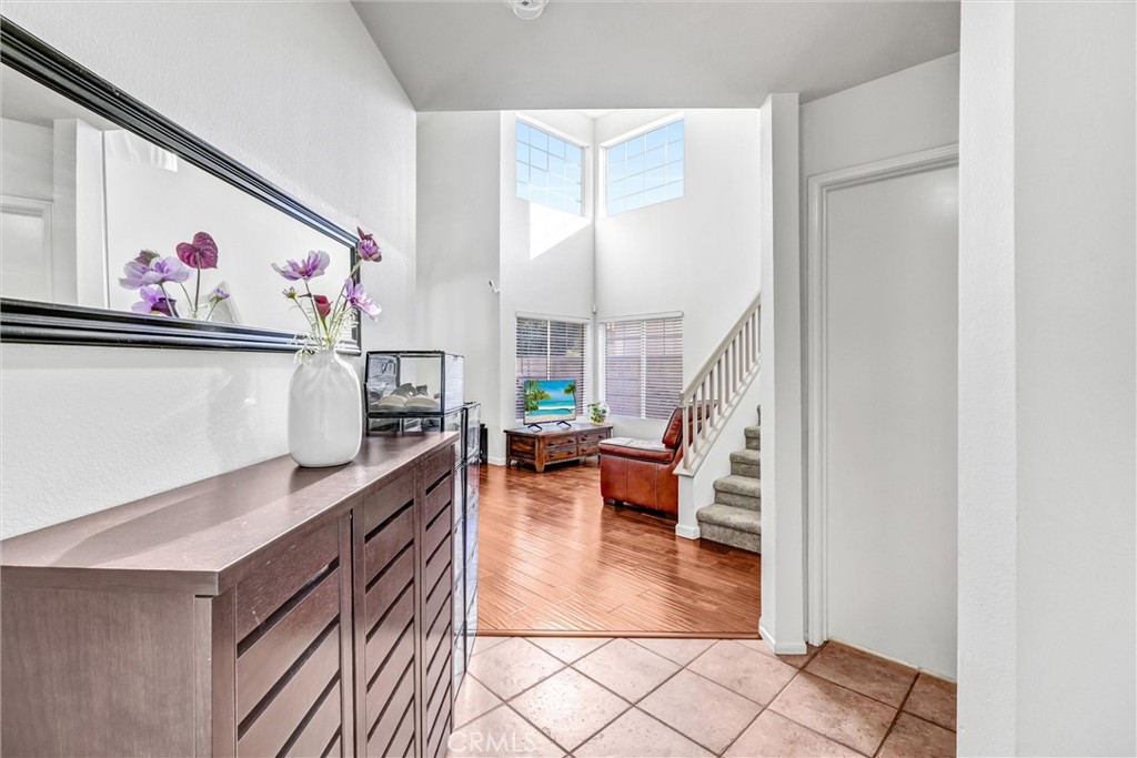 1744 Empty Saddle Road Simi Valley, CA 93063 - Photo 5 of 32