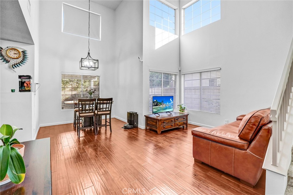 1744 Empty Saddle Road Simi Valley, CA 93063 - Photo 6 of 32