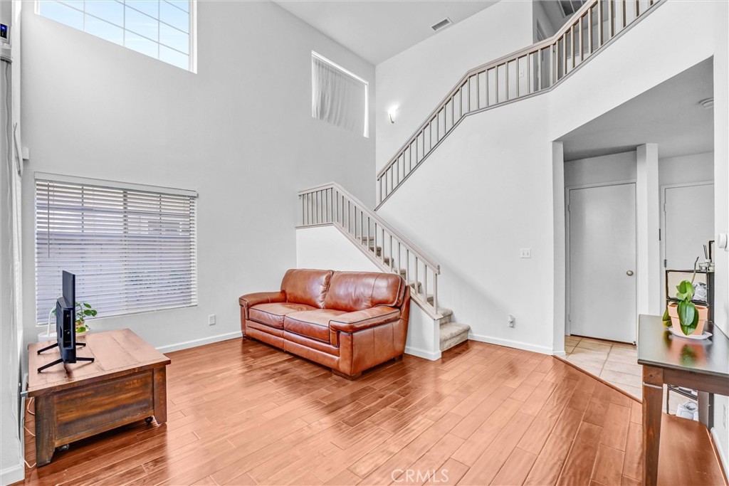 1744 Empty Saddle Road Simi Valley, CA 93063 - Photo 7 of 32