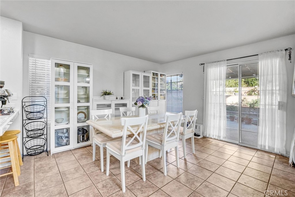 1744 Empty Saddle Road Simi Valley, CA 93063 - Photo 10 of 32