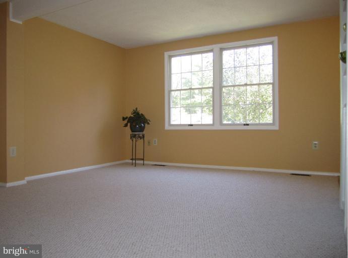 6226 Hillside Road Springfield, VA 22152 - Photo 23 of 30 an empty room with a window
