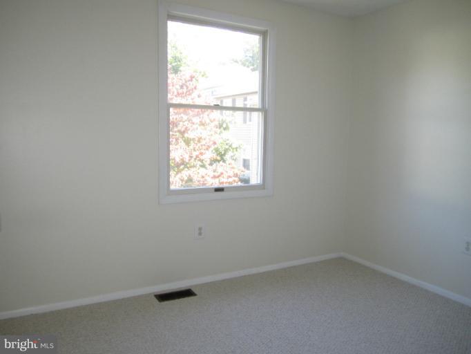 6226 Hillside Road Springfield, VA 22152 - Photo 27 of 30 an empty room with a window
