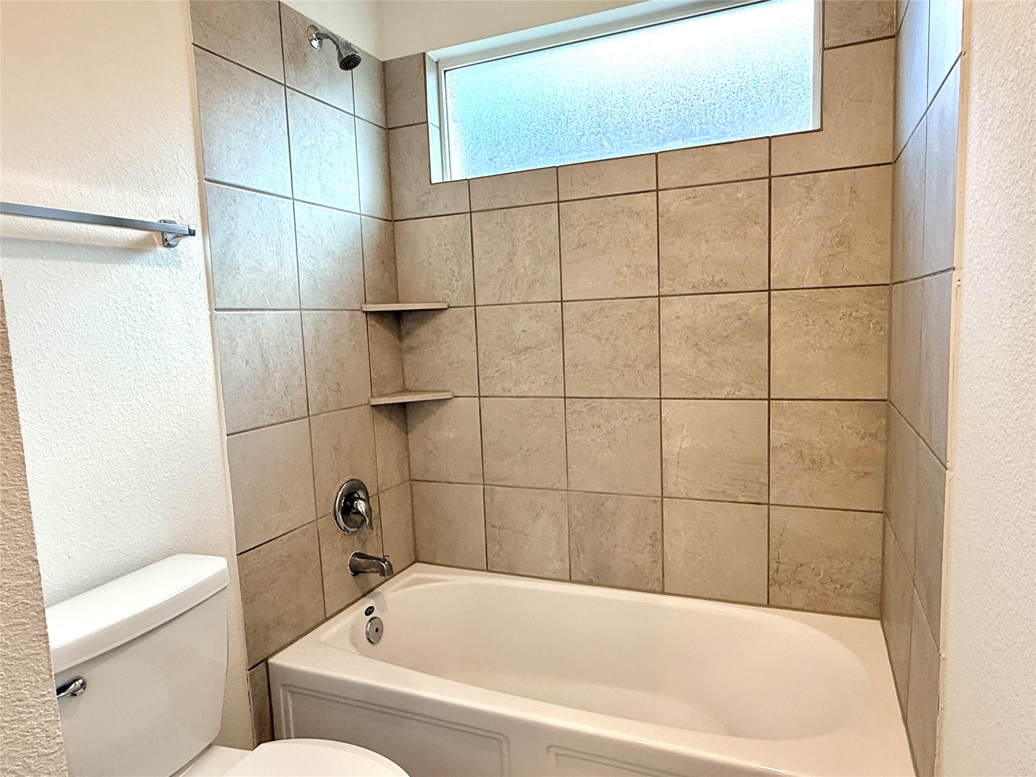 289 Sormonne Loop Kyle, TX 78640 - Photo 13 of 32 Full bath with a textured wall and shower / washtub combination