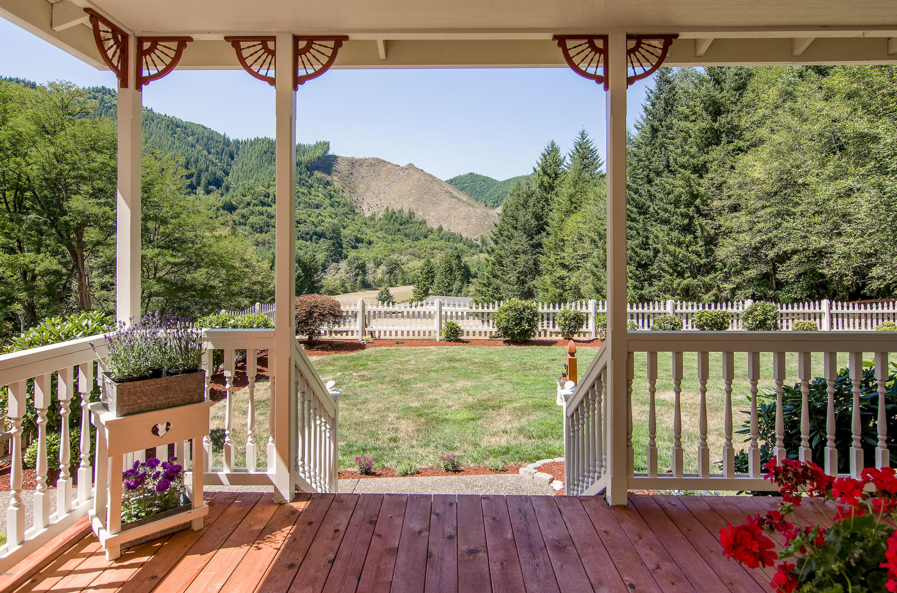 2536 Nashville Road Eddyville, OR 97343 - Photo 6 of 39 Front wrap around porch