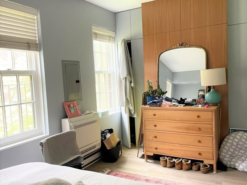 33 Lawrence Street, Unit 2 Boston, MA 02116 - Photo 28 of 38 a living room with furniture and a mirror