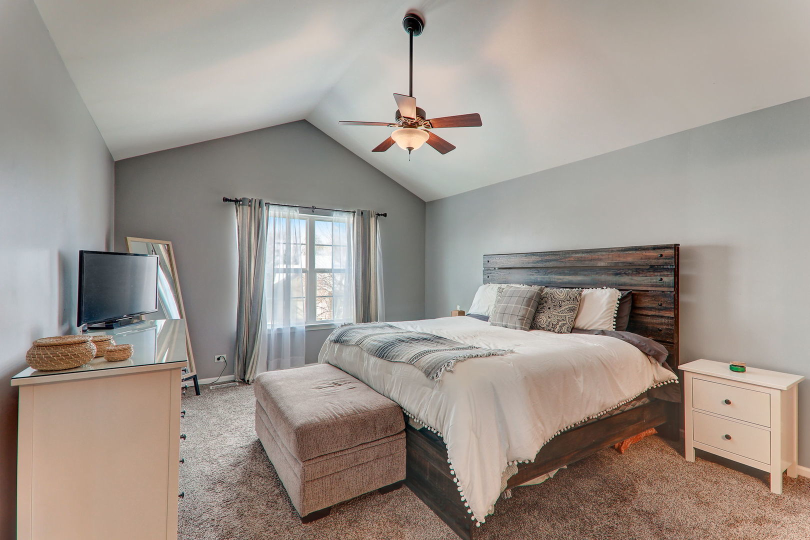 980 Oak Ridge Boulevard Elgin, IL 60120 - Photo 28 of 42 a bedroom with a bed and a flat screen tv