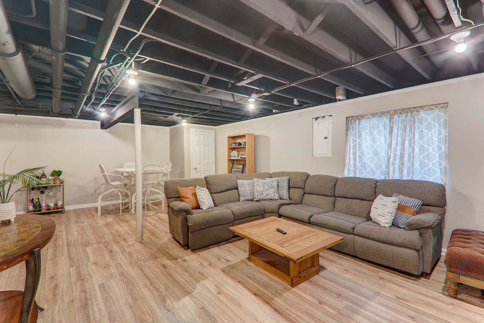 980 Oak Ridge Boulevard Elgin, IL 60120 - Photo 35 of 42 a living room with furniture and wooden floor