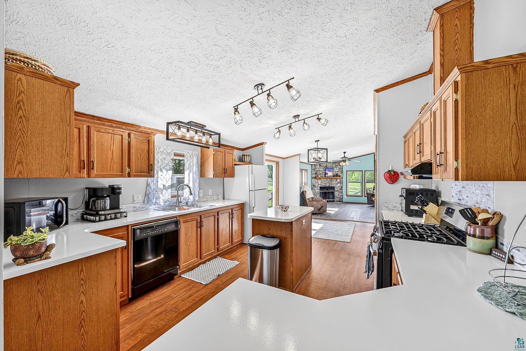 5404 Midbon Road Superior, WI 54880 - Photo 9 of 30