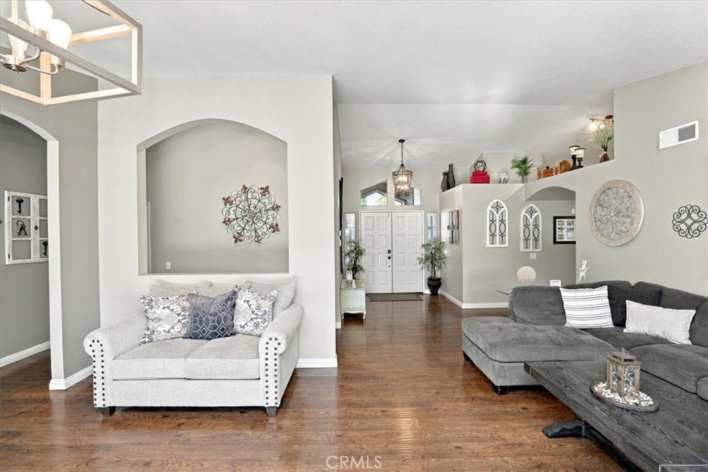 7008 Wood Riverside, CA 92506 - Photo 9 of 38 Gallery Image 9