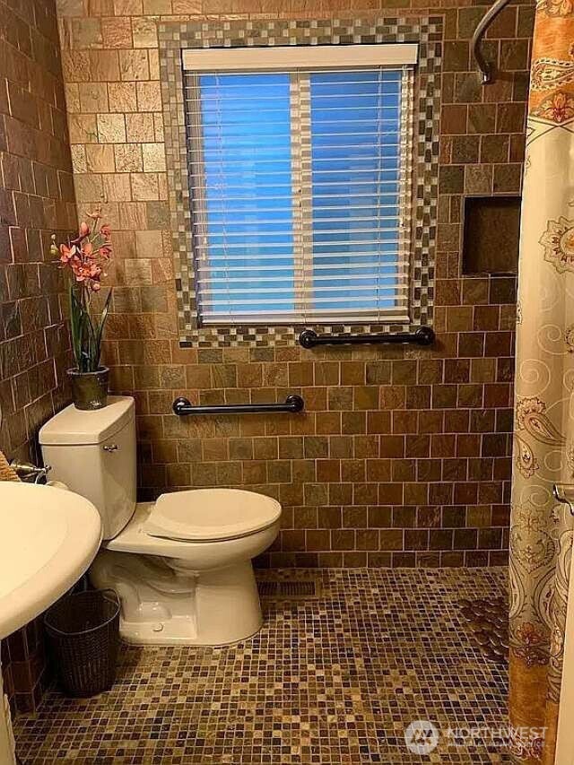 11858 Southeast 236th Street Kent, WA 98031 - Photo 23 of 40