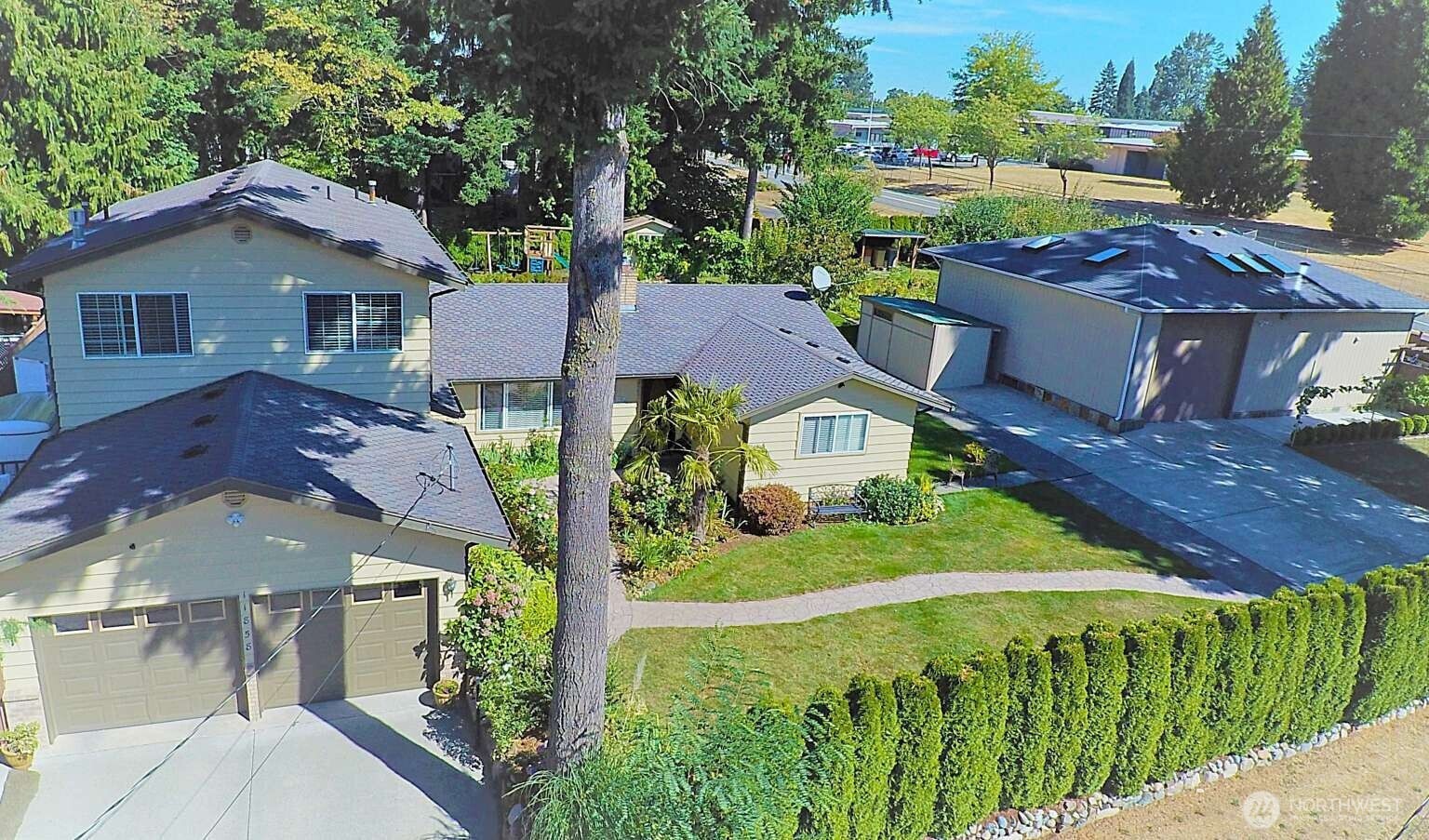 11858 Southeast 236th Street Kent, WA 98031 - Photo 4 of 40
