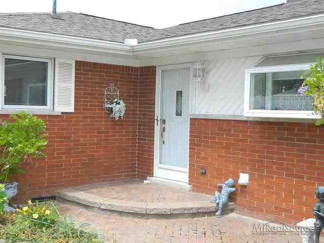7224 Cardinal Road Algonac, MI 48001 - Photo 3 of 20 31191987-2.JPG