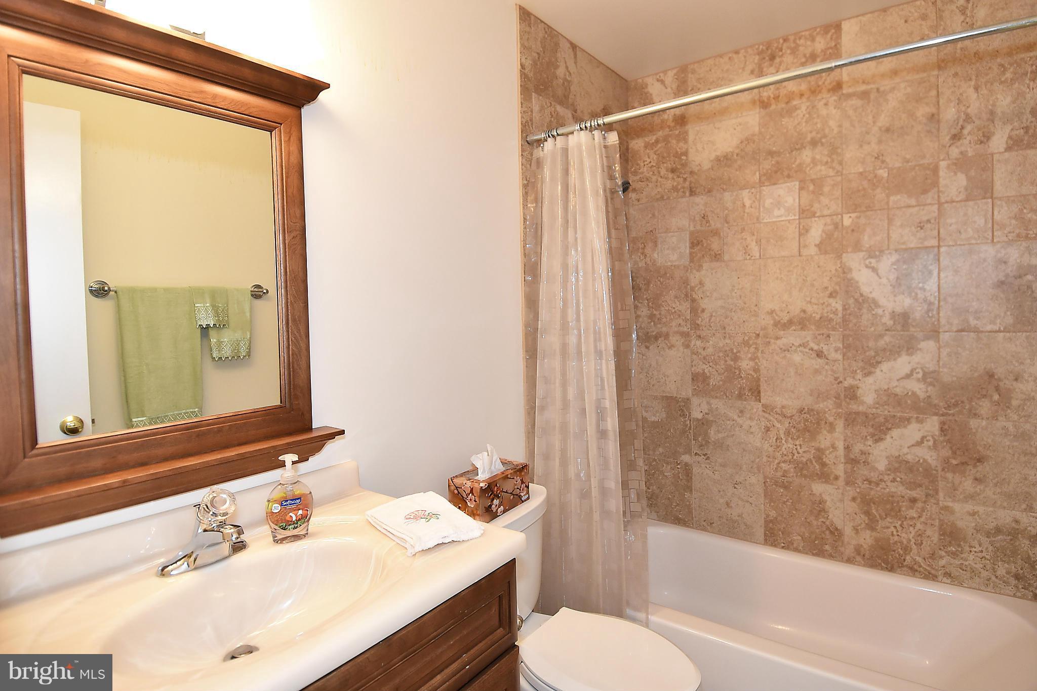 6814 Field Master Drive Springfield, VA 22153 - Photo 14 of 29 Bath
