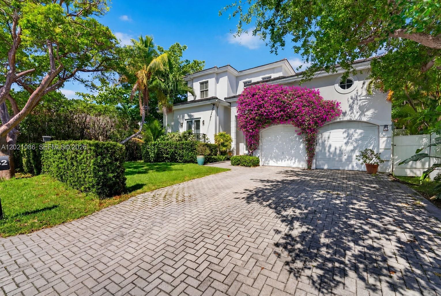 442 Ridgewood Road Key Biscayne, FL 33149 - Photo 3 of 35