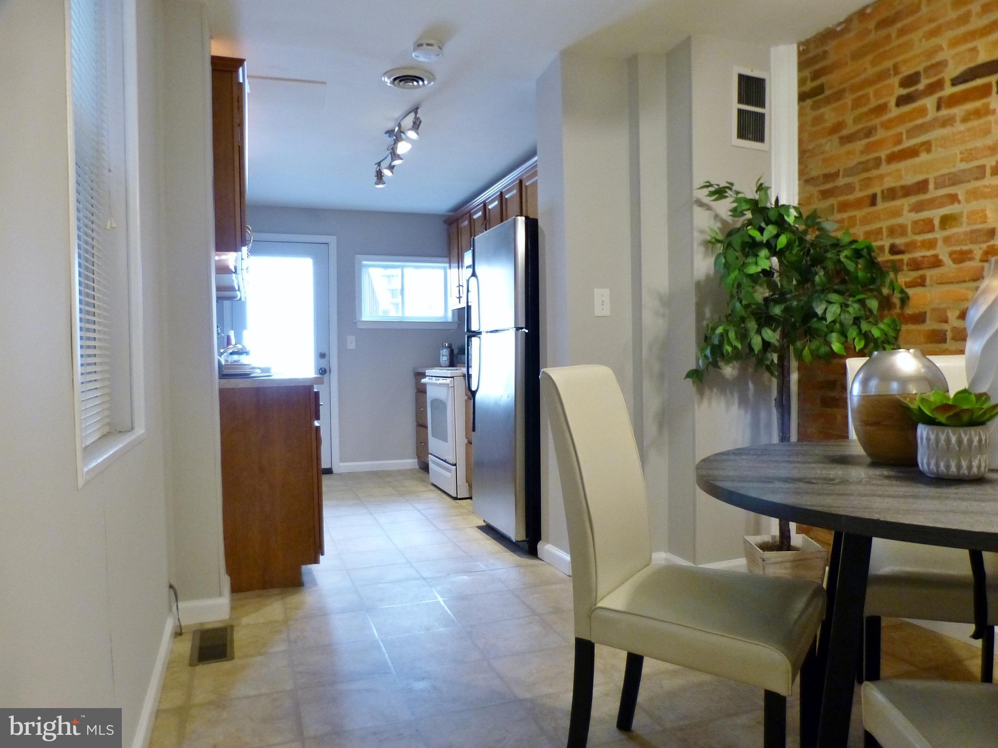 1282 Riverside Avenue Baltimore, MD 21230 - Photo 9 of 38