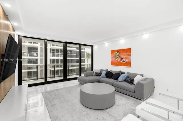 $1,450,000 | 9455 Collins Avenue, Unit 806, Surfside, FL 33154