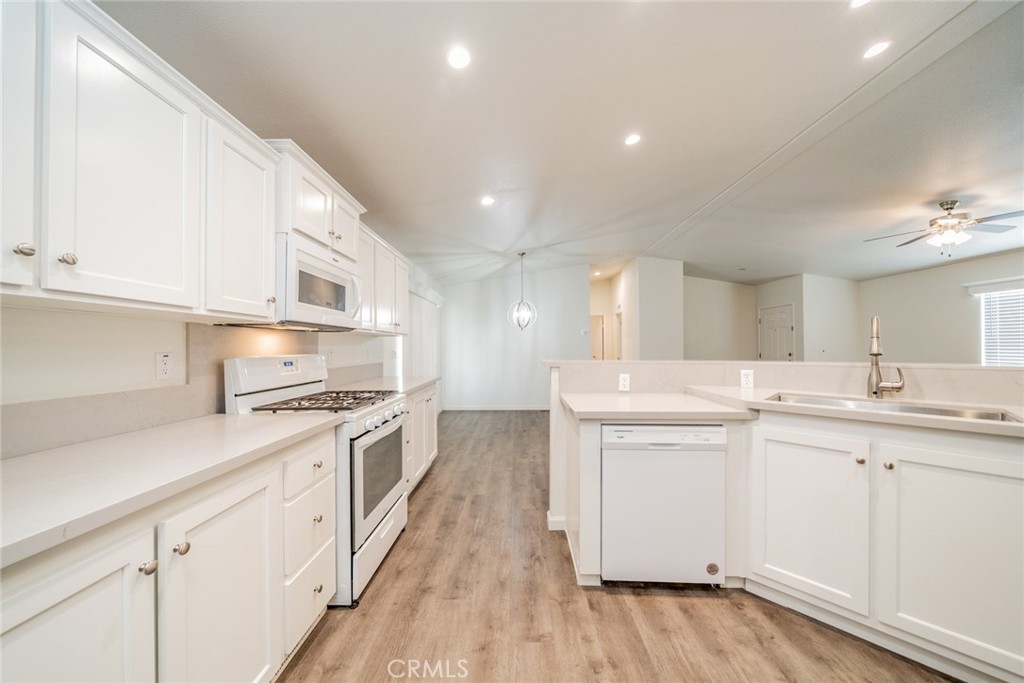 1573 Smoke Tree Road Pinon Hills, CA 92372 - Photo 15 of 39