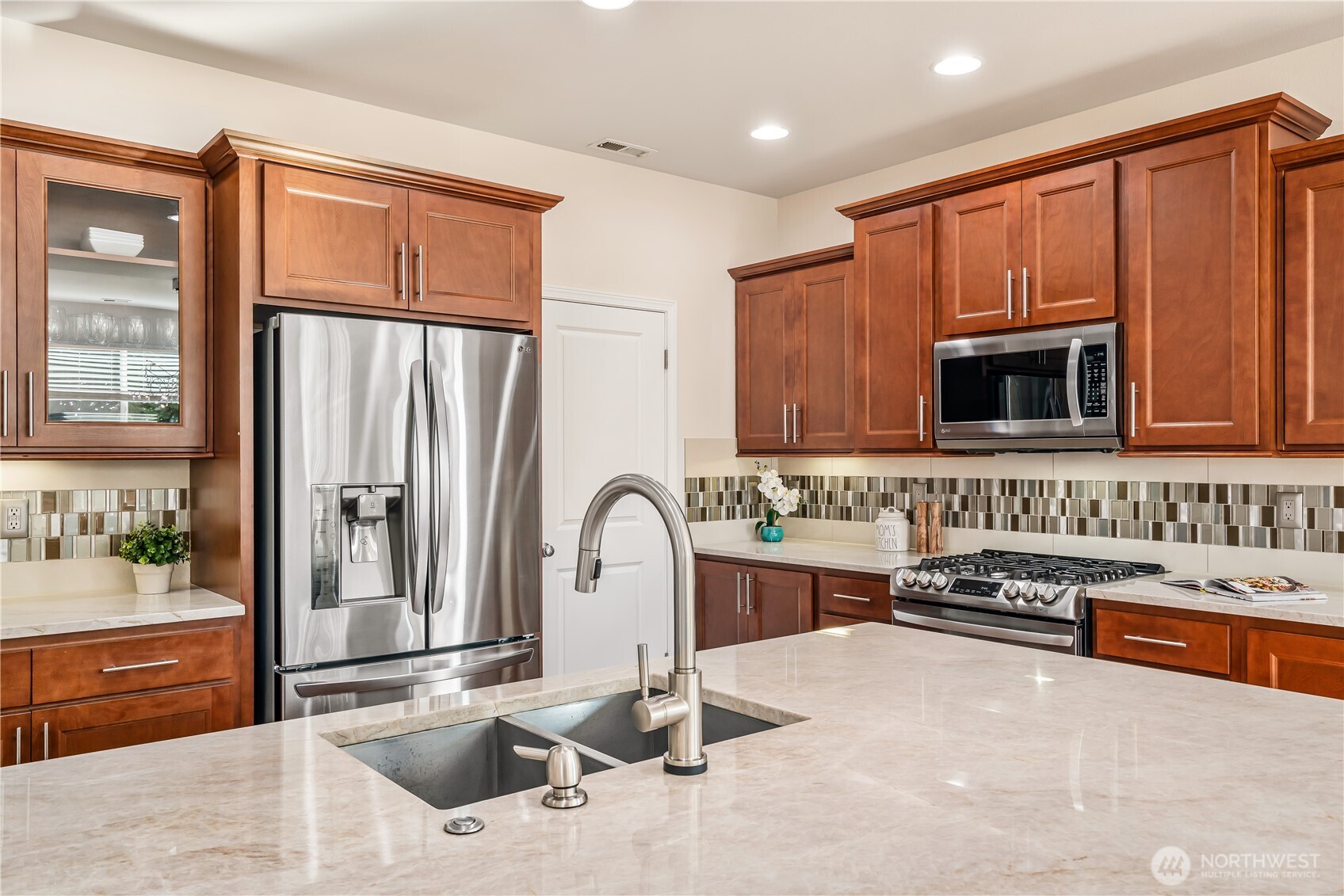 17712 39th Drive Southeast Bothell, WA 98012 - Photo 12 of 40 a bathroom with a tub sink and mirror