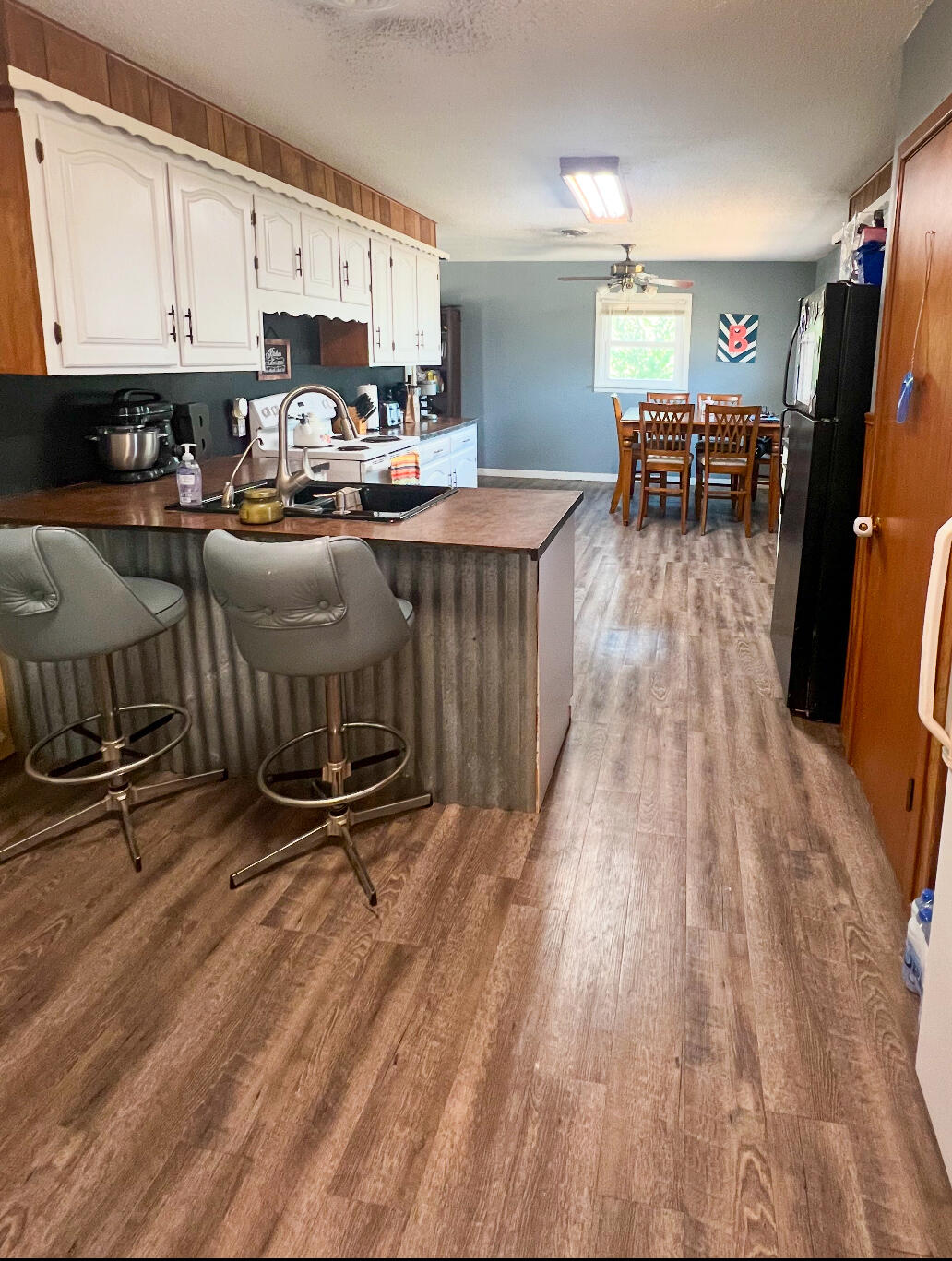 511 Childress Avenue Turkey, TX 79261 - Photo 5 of 20 a view of kitchen with sink and cabinets