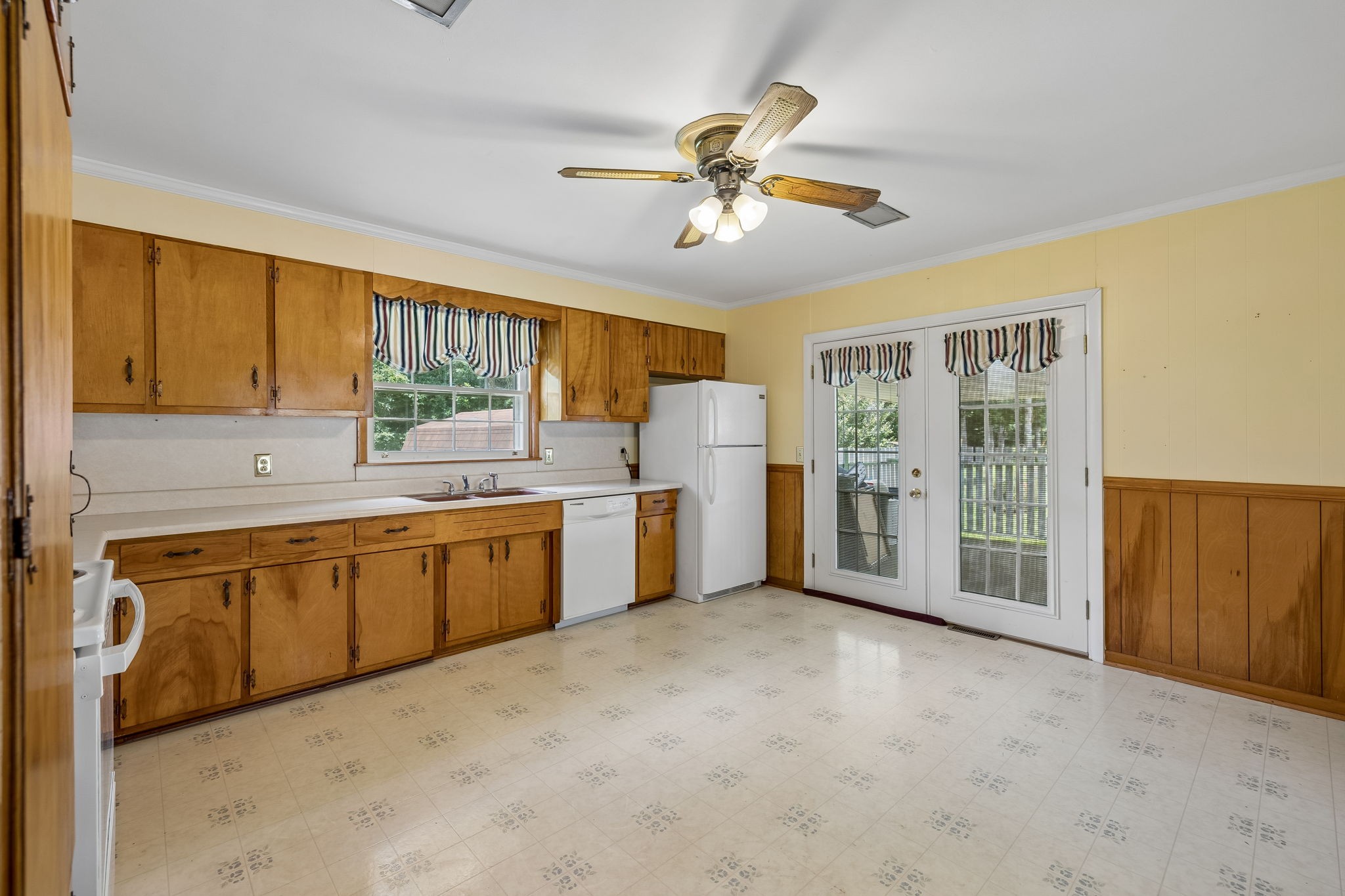 708 Hickory Street Centerville, TN 37033 - Photo 14 of 57