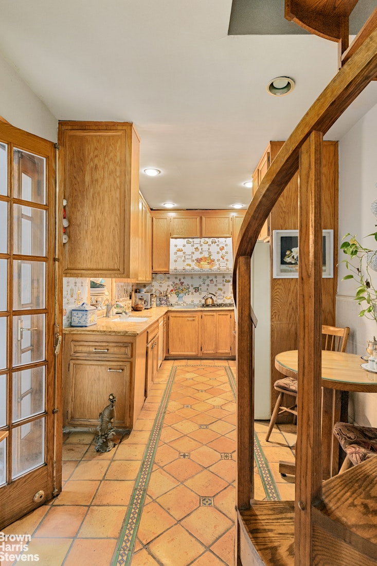 6 East 76th Street, Unit 1R Manhattan, NY 10021 - Photo 6 of 17