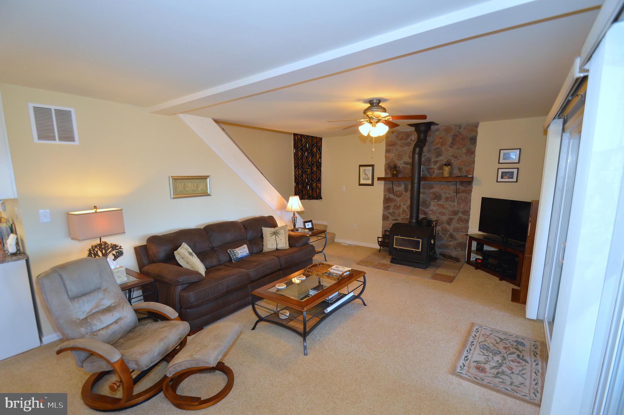 671 Razorback Ridge Road Great Cacapon, WV 25422 - Photo 16 of 35 Livingroom