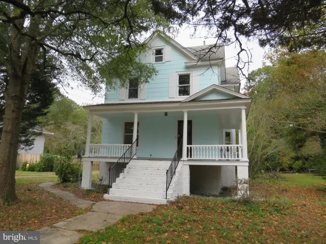 front view of house with a yard
