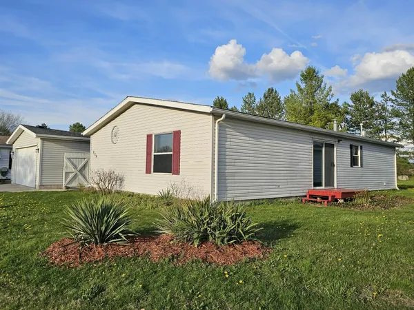 $110,900 | 229 Cadgewith East, Lansing, MI 48906