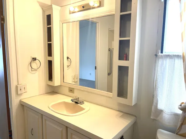 $110,900 | 229 Cadgewith East, Lansing, MI 48906