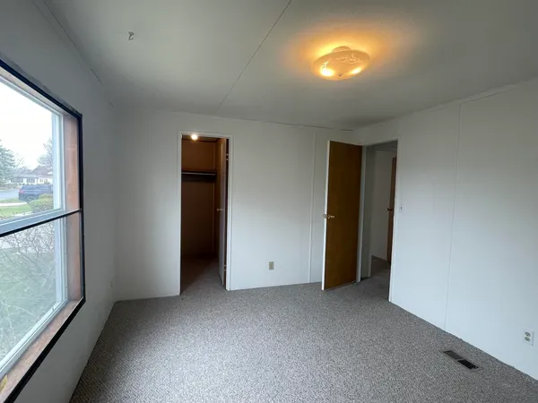 $110,900 | 229 Cadgewith East, Lansing, MI 48906