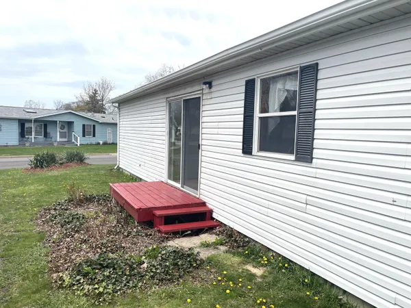 $110,900 | 229 Cadgewith East, Lansing, MI 48906