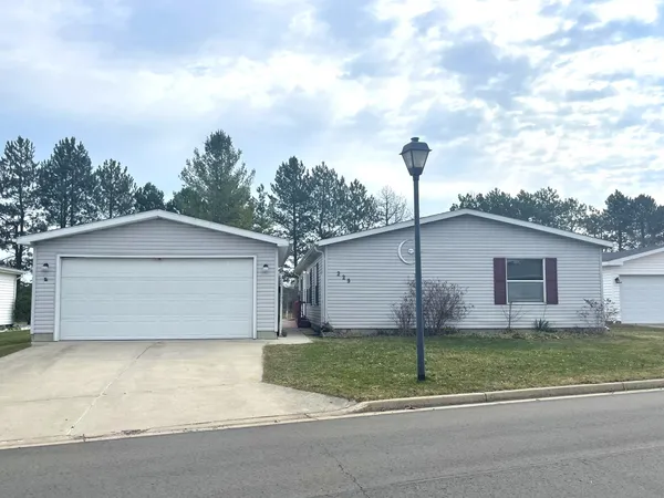 $110,900 | 229 Cadgewith East, Lansing, MI 48906
